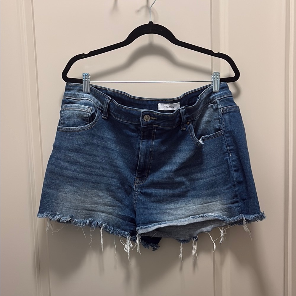 Zenana Outfitters Blue Jean Shorts Distressed Frayed Hem